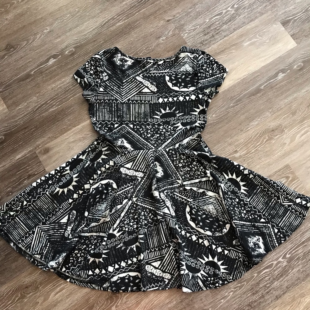 Dress - Picture 2 of 2